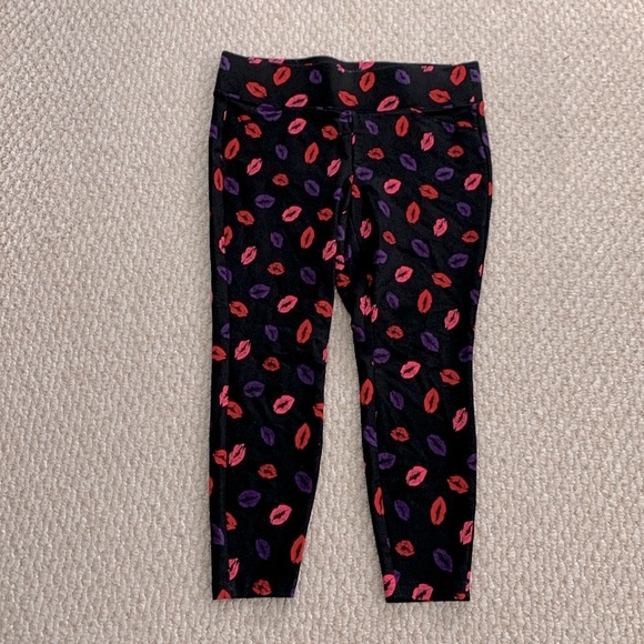 Torrid Kiss Print Pixie Studio Ponte Skinny Pant - Picture 5 of 13
